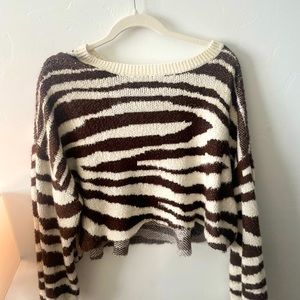 Croooed zebra sweater